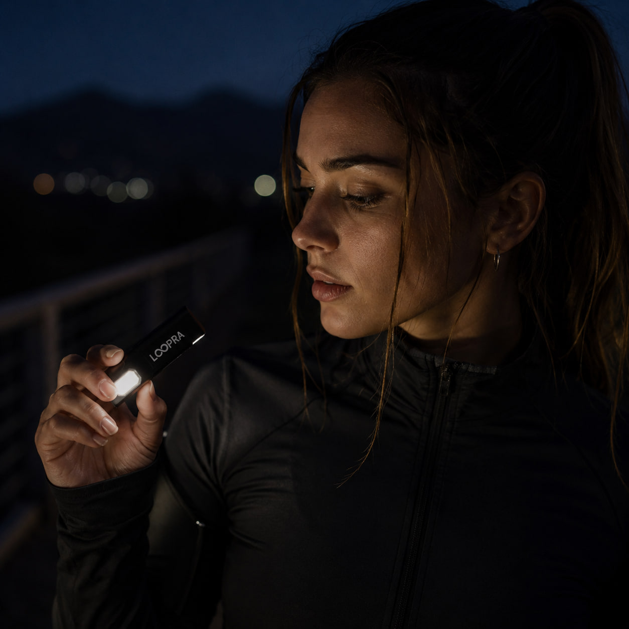 LOOPRA Portable LED Flashlight - Image 2